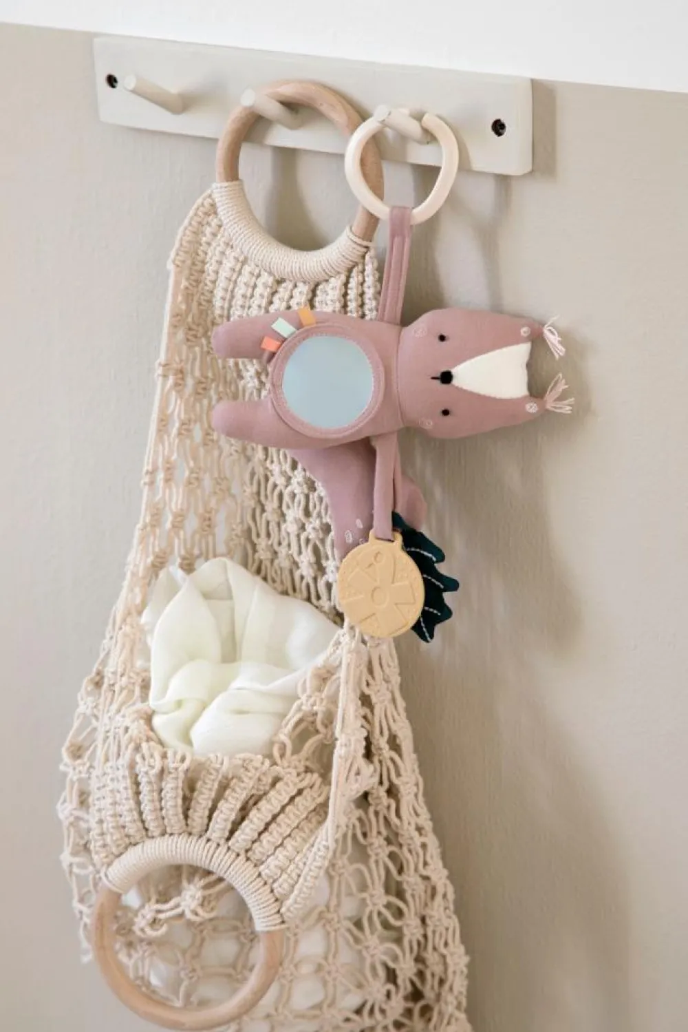 activity_toy_zappy_the_sq_1.webp Kids Sebra Interior Cuddly Toys | Baby Toys>Activity toy, Zappy the squirrel, misty rose – Sebra