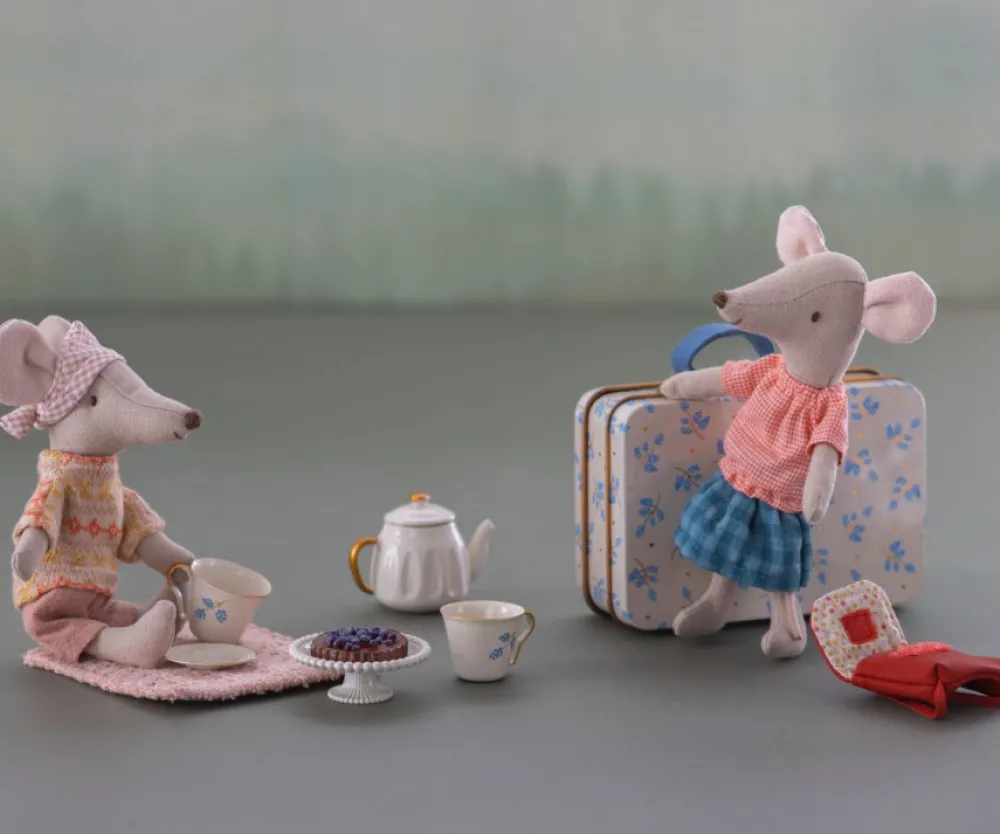 afternoon_tea_set_mouse_b_1.webp Kids Maileg Doll Accessories>Afternoon Tea Set, Mouse Blue madelaine –