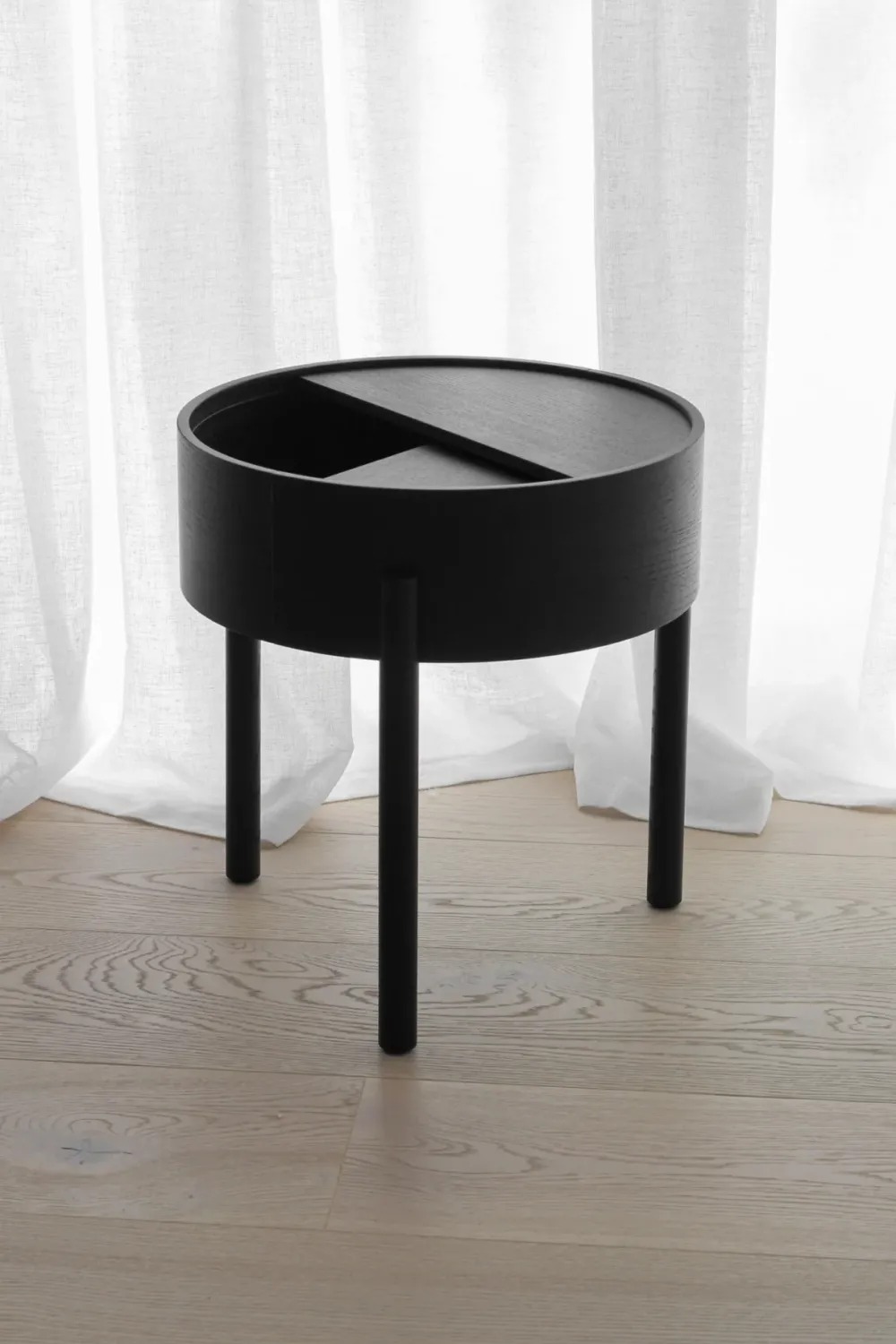 arc_side_table__cm_black__1.webp Woud Tables>Arc Side Table (42 cm), Black Painted Ash –