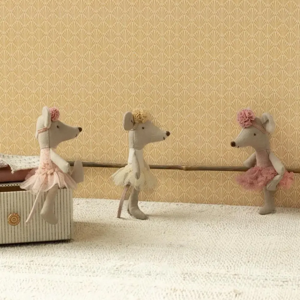 ballerina_mouse_little_si_1.webp Kids Maileg Doll Accessories>Ballerina mouse, Little sister Off White –