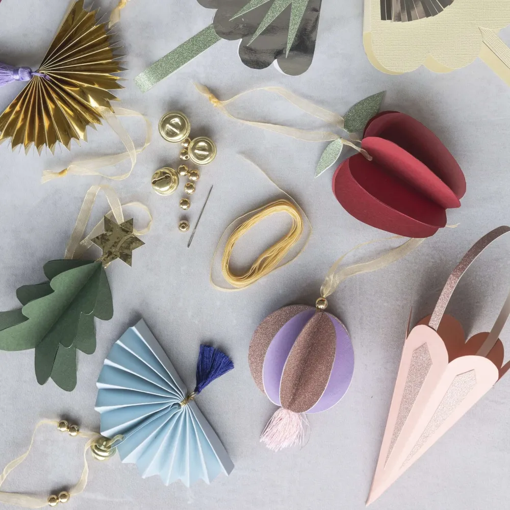 christmas_paper_clip_diy__2.webp Kids Kit Company Christmas Toys | Creativity>Christmas Paper Clip DIY –