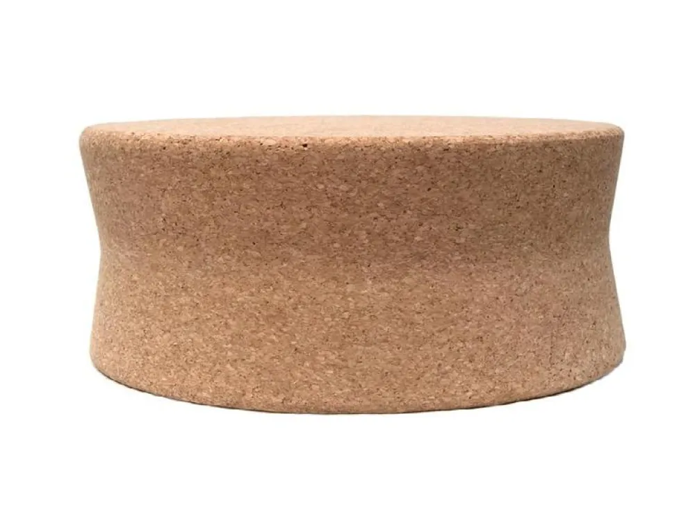 cork_trisse_low__oyoy_0.webp OYOY Poufs>Cork Trisse Low –