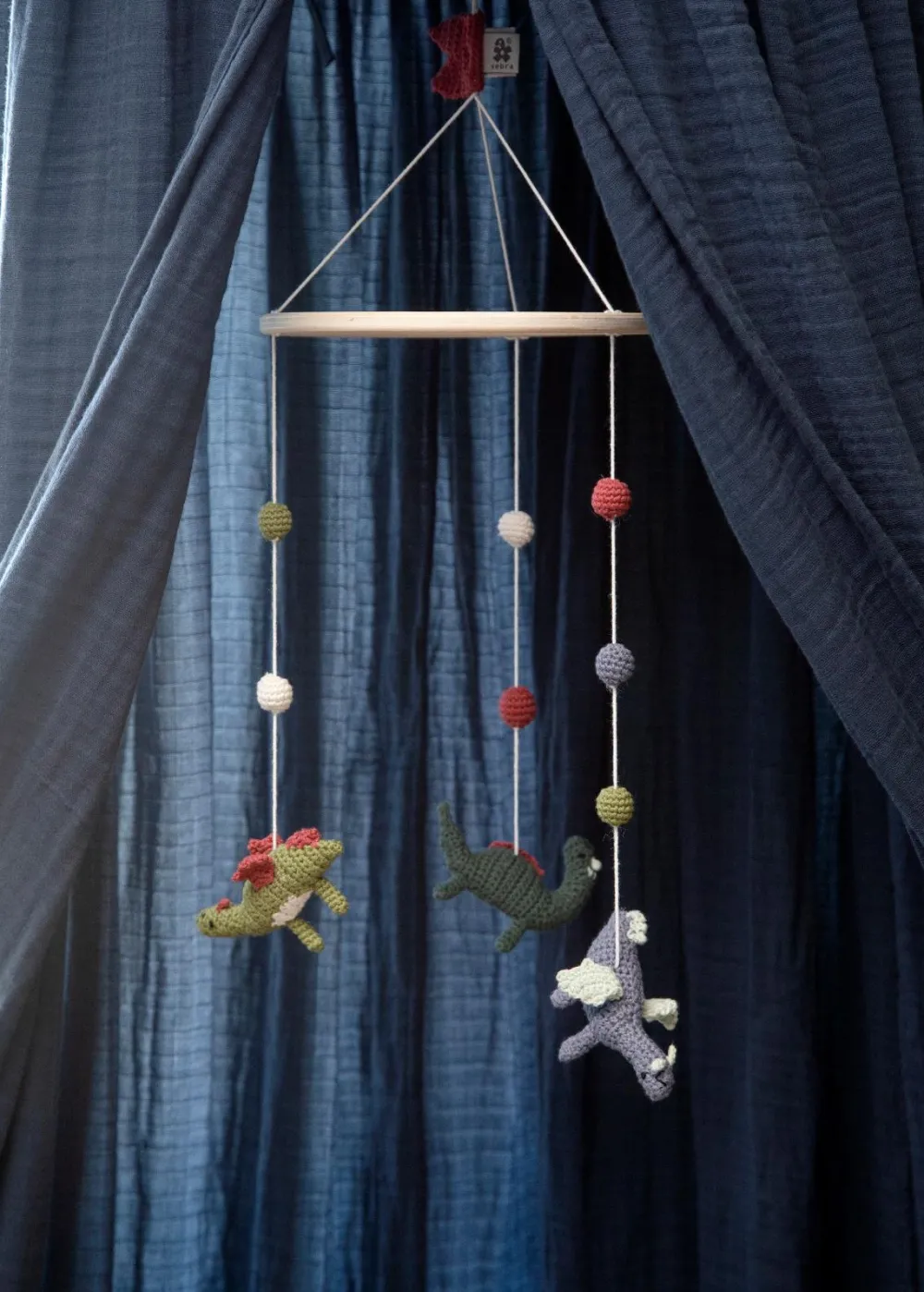 crochet_baby_mobile_drago_1.webp Kids Sebra Interior Mobiles>Crochet baby mobile, Dragon Tales – Sebra