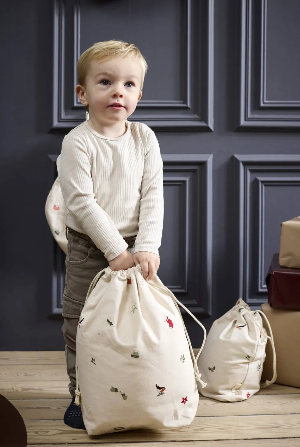 embroidered_gift_bag_medi_1.webp Kids FILIBABBA Birthday / Party>Embroidered gift bag, Medium –