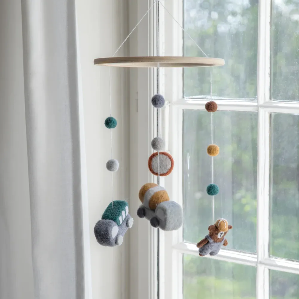 felted_baby_mobile_busy_b_1.webp Kids Sebra Interior Mobiles>Felted baby mobile, Busy Builders – Sebra