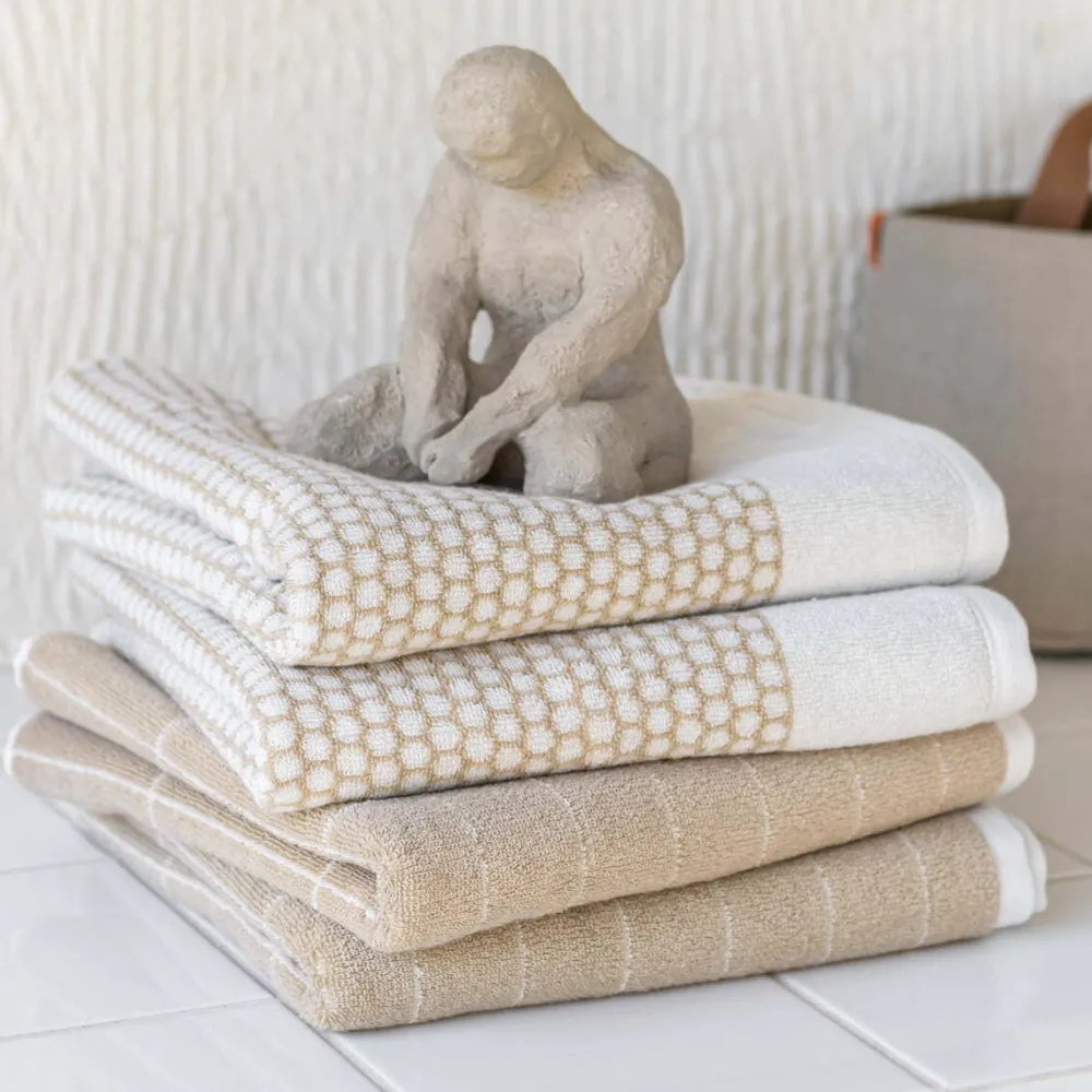 grid_towel__x__cm_sand__o_1.webp Mette Ditmer Wellness & Beauty | Textiles>Grid Towel 50 x 100 cm, Sand / Off White –