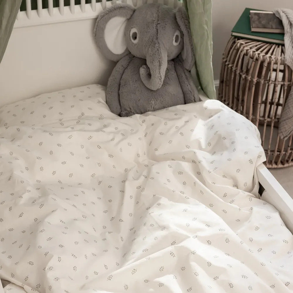 junior_bed_linen_de_size__2.webp Kids Sebra Interior Baby And Kids Bedding>Junior Bed linen (DE size), Sophora Leaves – Sebra