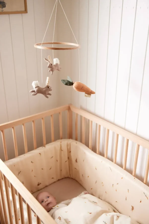Kids FILIBABBA Mobiles>Linen baby mobile Carrot Thief –