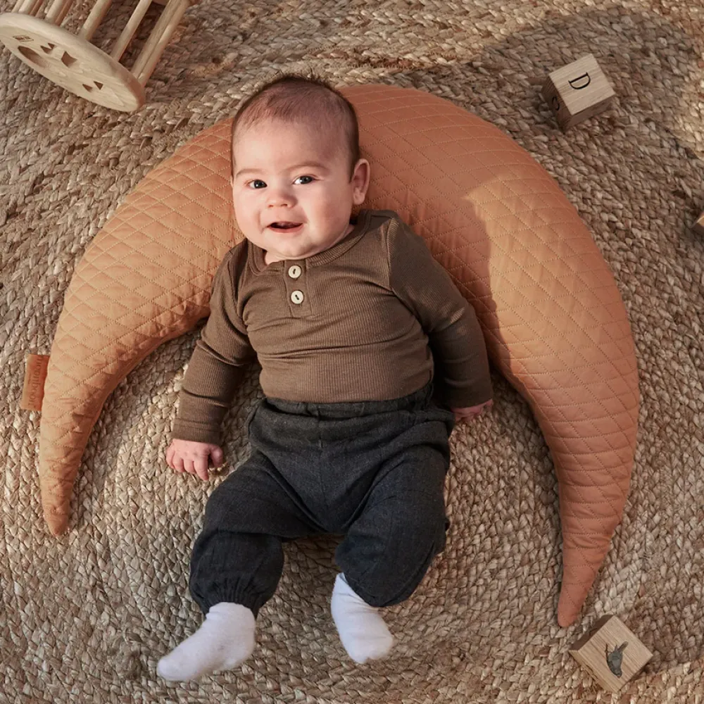 moon_nursing_pillow_seagr_1.webp Kids Moonboon Cushions & Nursing Pillows>Moon Nursing Pillow, Seagrass –