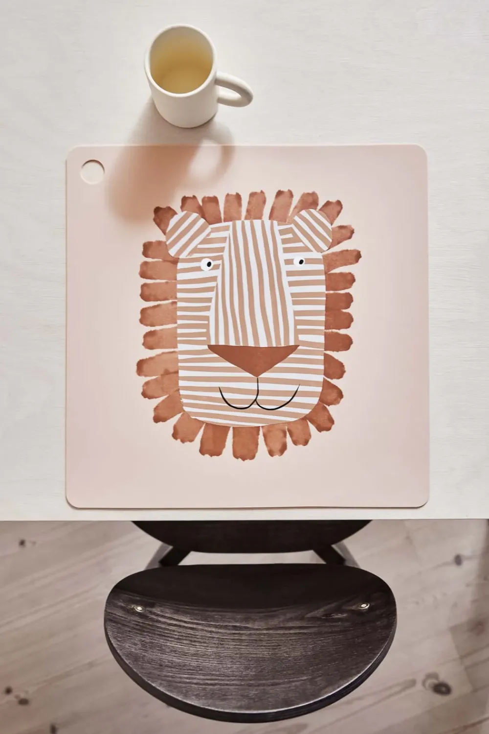placemat_lobo_lion__oyoy__1.webp Kids OYOY Mini Dinnertime | Birthday / Party>Placemat Lobo Lion –