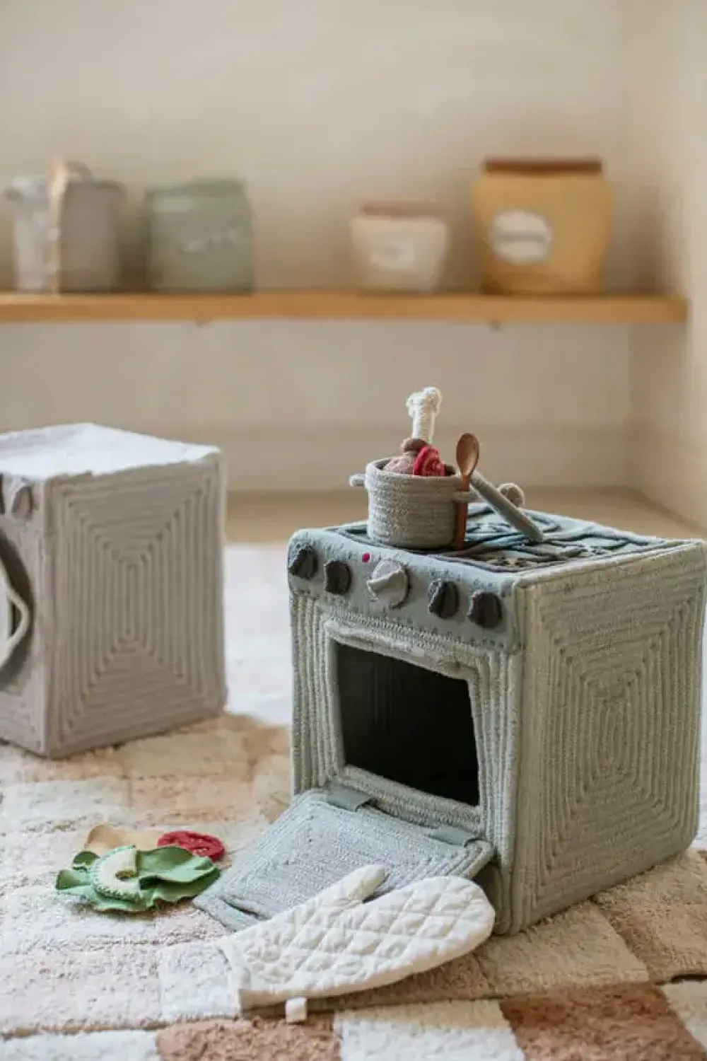 play_basket_kitchen__lore_1.webp Kids Lorena Canals Play Food>Play Basket Kitchen –