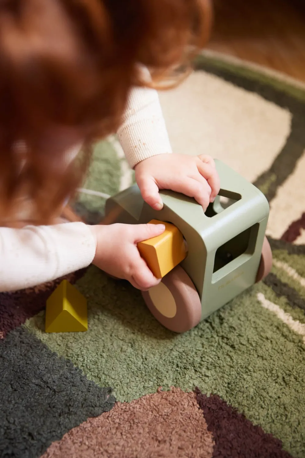 pull_along_tractor_with_s_1.webp Kids FILIBABBA Wooden Toys>Pull along tractor with shape sorter –