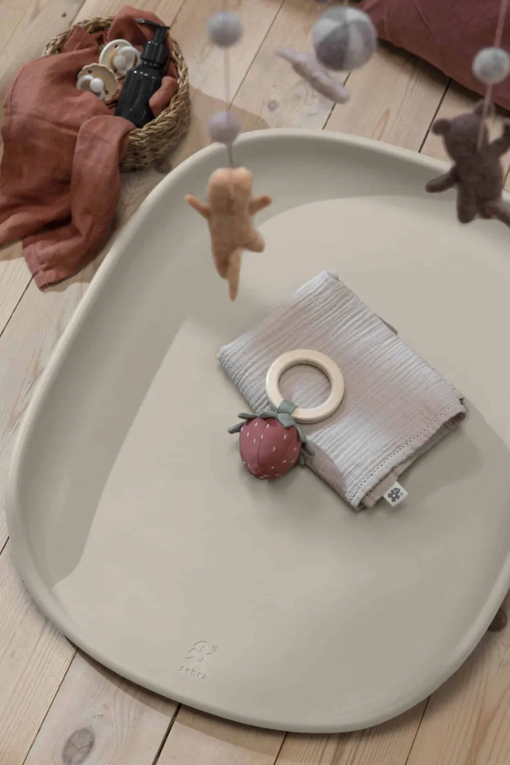 pusel_pur_changing_mat_se_2.webp Kids Sebra Interior Changing Pad>Pusel Pur, Changing mat Seabreeze Beige – Sebra