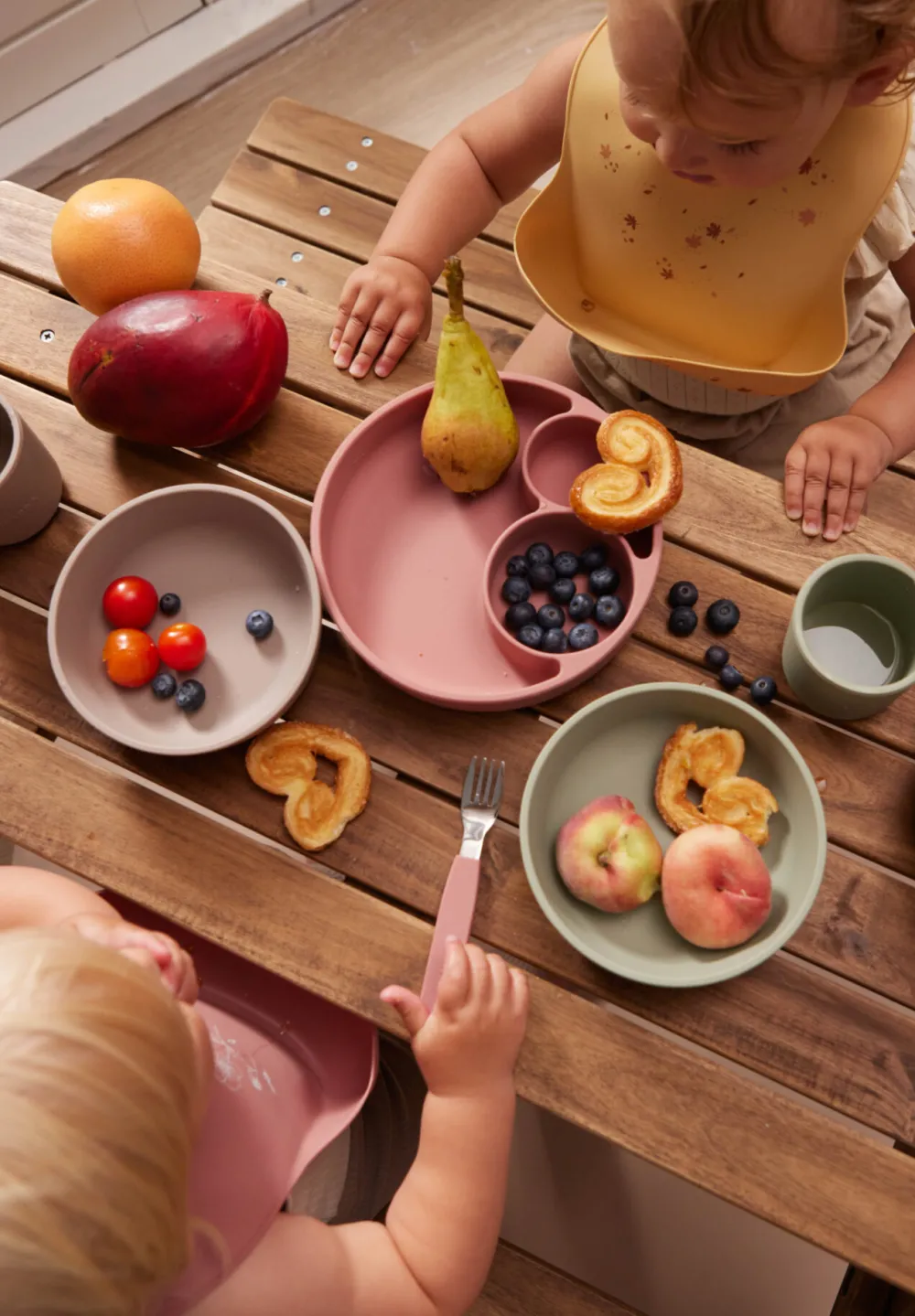 silicone_bib_with_print_c_1.webp Kids FILIBABBA Dinnertime>Silicone bib with print Chestnuts –