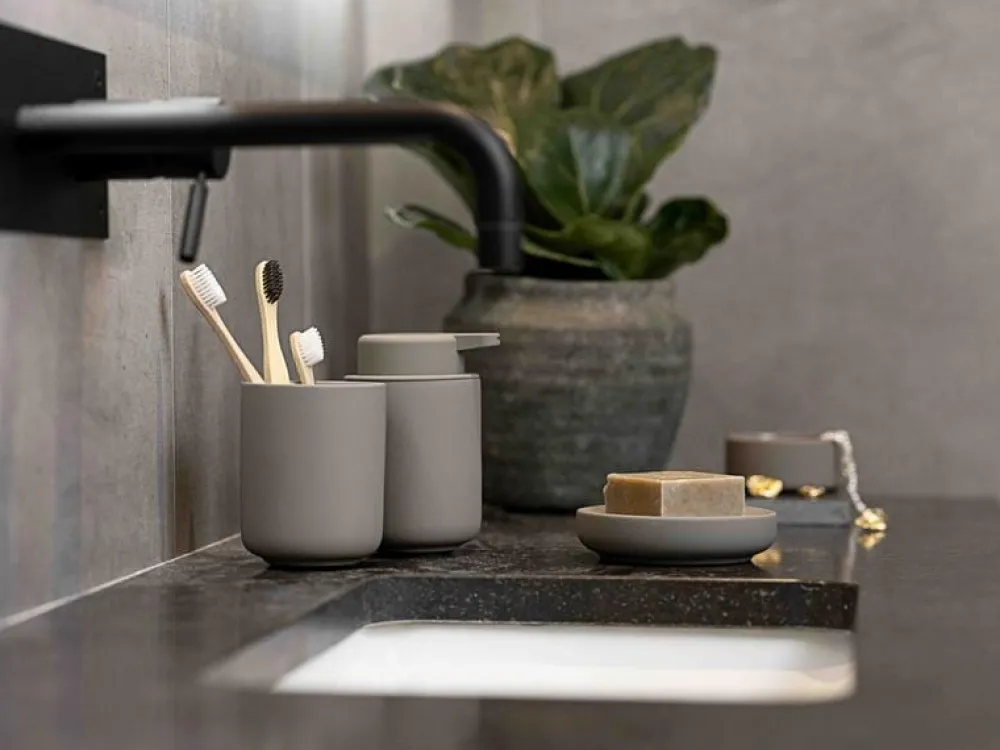 soap_dispenser_ume_l_taup_1.webp Zone Denmark Soap And Dispensers>Soap dispenser Ume 0,25l, Taupe –