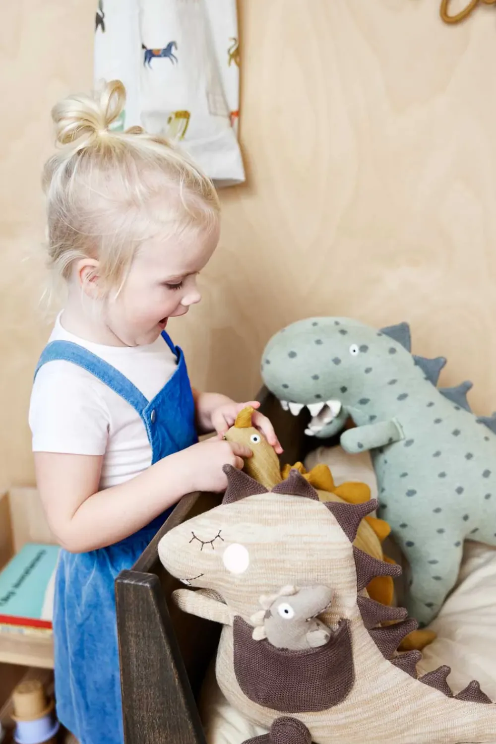 theo_dinosaur__oyoy_1.webp Kids OYOY Mini Cuddly Toys>Theo Dinosaur – OYOY