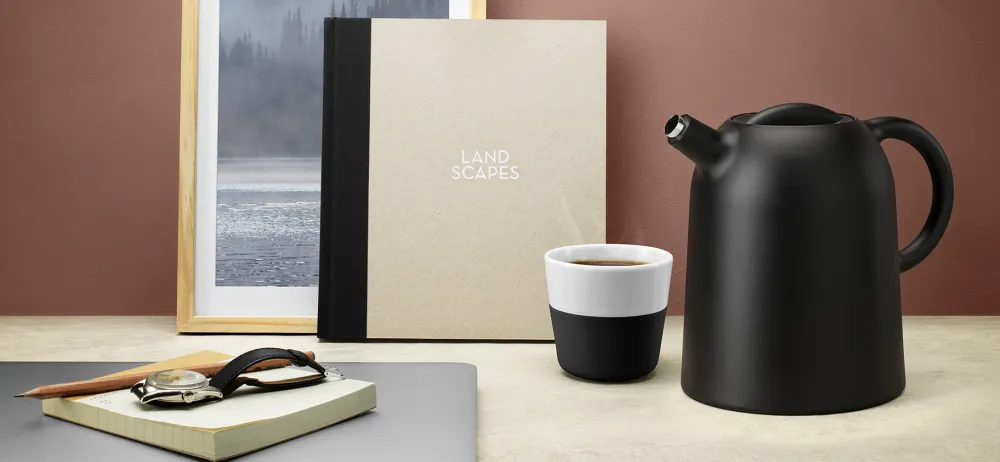 thimble_vacuum_jug_black__1.webp Eva Solo Kitchen>Thimble Vacuum Jug, Black –