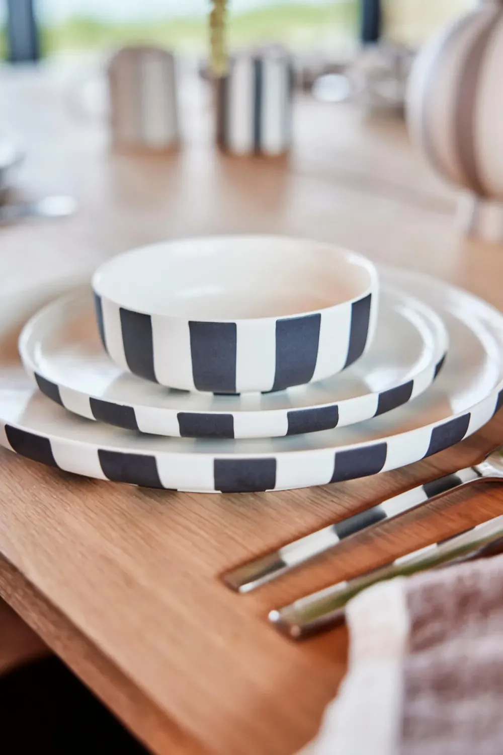 toppu_lunch_plate_black___1.webp OYOY Kitchen>Toppu Lunch Plate Black / White –