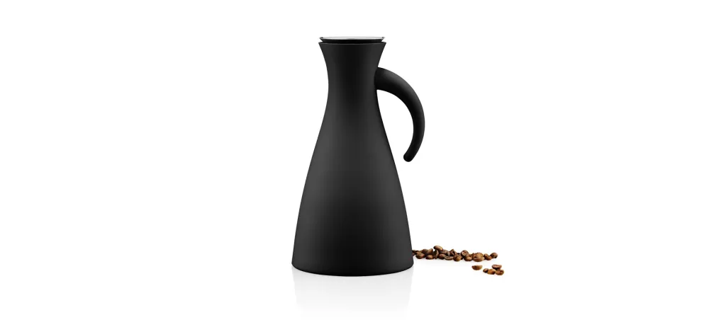 vacuum_jug_matt_black__ev_1.webp Eva Solo Kitchen>Vacuum Jug, Matt Black –