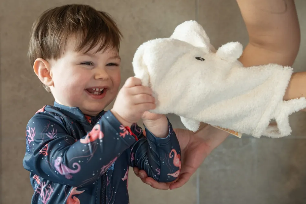 whale_baby_bath_mitt__fil_1.webp Kids FILIBABBA Bath Toys | Bath Time>Whale baby bath mitt –