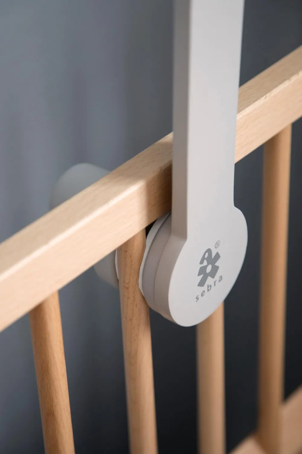 wooden_mobile_holder_grey_1.webp Kids Sebra Interior Mobiles>Wooden mobile holder, Grey – Sebra